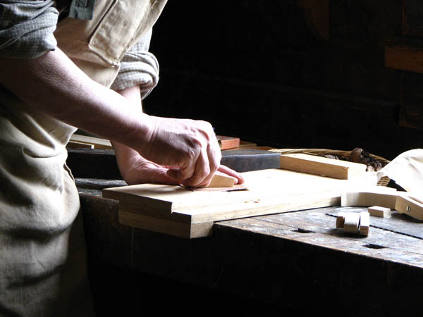 Nuestro equipo de profesionales cuenta  con muchos años de contrastada <strong>experiencia</strong> en el sector de la <strong>carpintería de madera en Argentera (L')</strong>.
